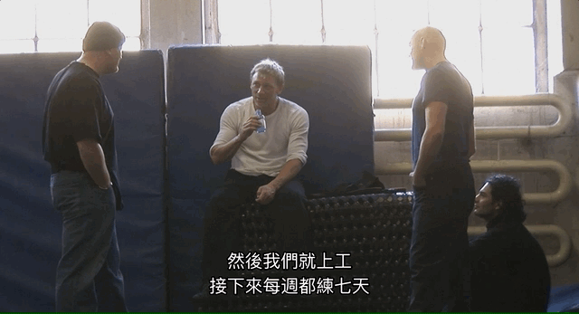 十五年前被群嘲的他，今夜却难以告别，笑着进去哭着出来