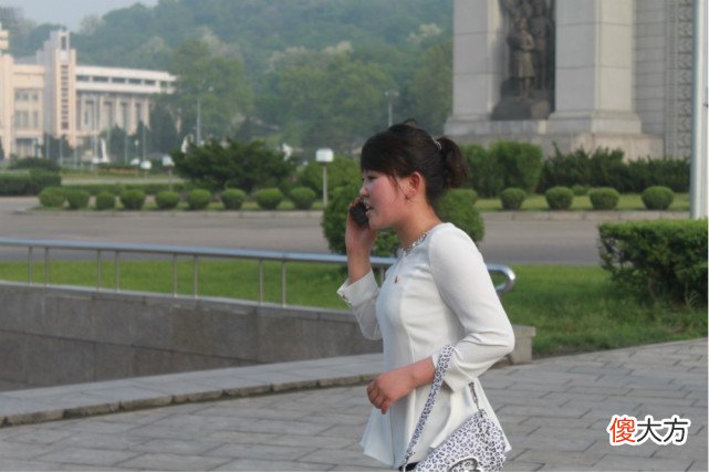 喜欢买智能手机和名牌包 喜欢买名牌包包的女人