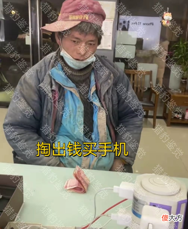 安徽农民工买手机被店主婉拒，遭网友批评后，老板全城寻人送手机