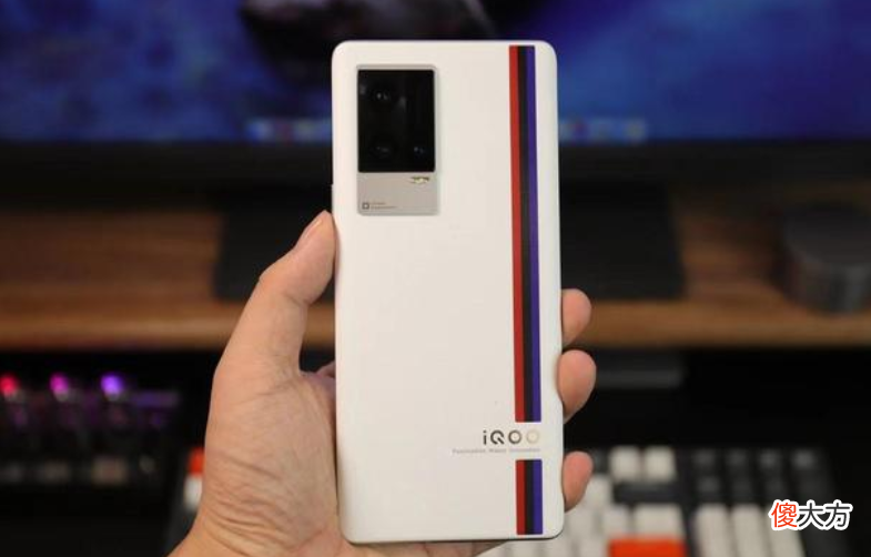 IQOO10Pro补齐短板,影像系统再升级,电竞机皇再无缺陷