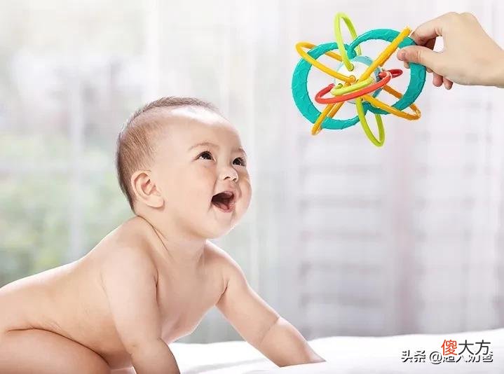 宝宝人手一个的曼哈顿球究竟有什么厉害之处 婴儿曼哈顿手抓球有什么作用