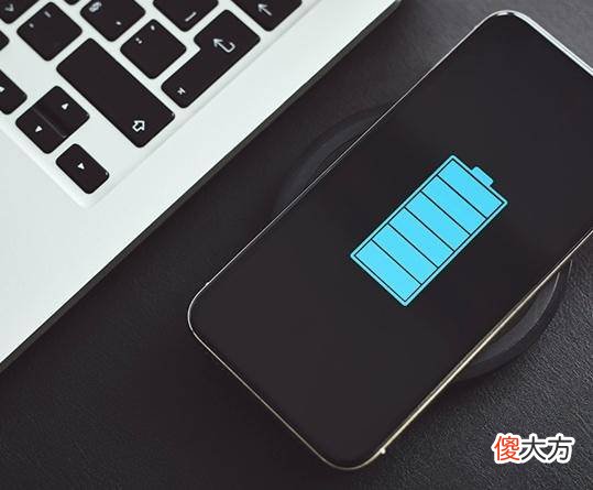 回到“可拆电池”的时代？欧盟立法禁止手机电池粘太紧