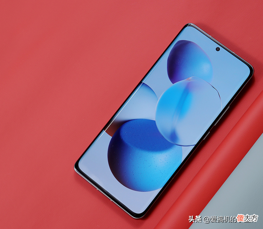 买小米12Pro还是华为P50 买小米12pro还是华为Hi Nova9