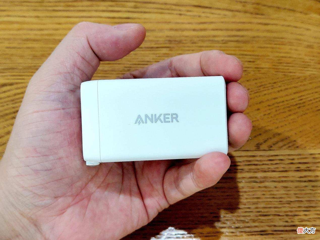 比原装充电器单口强 原装充电器和高仿充电器