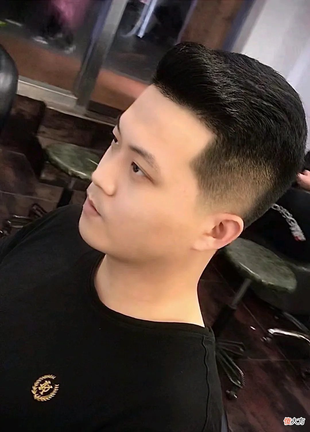 【时尚一点】今夏最火男士发型有哪些？两侧铲短错不了，清爽时尚还百变