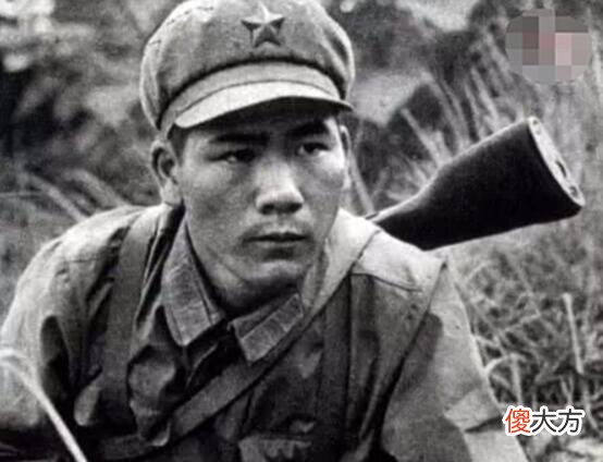 【历史故事】他在对越自卫反击战中牺牲，母亲等了20年，才攒够路费去看他