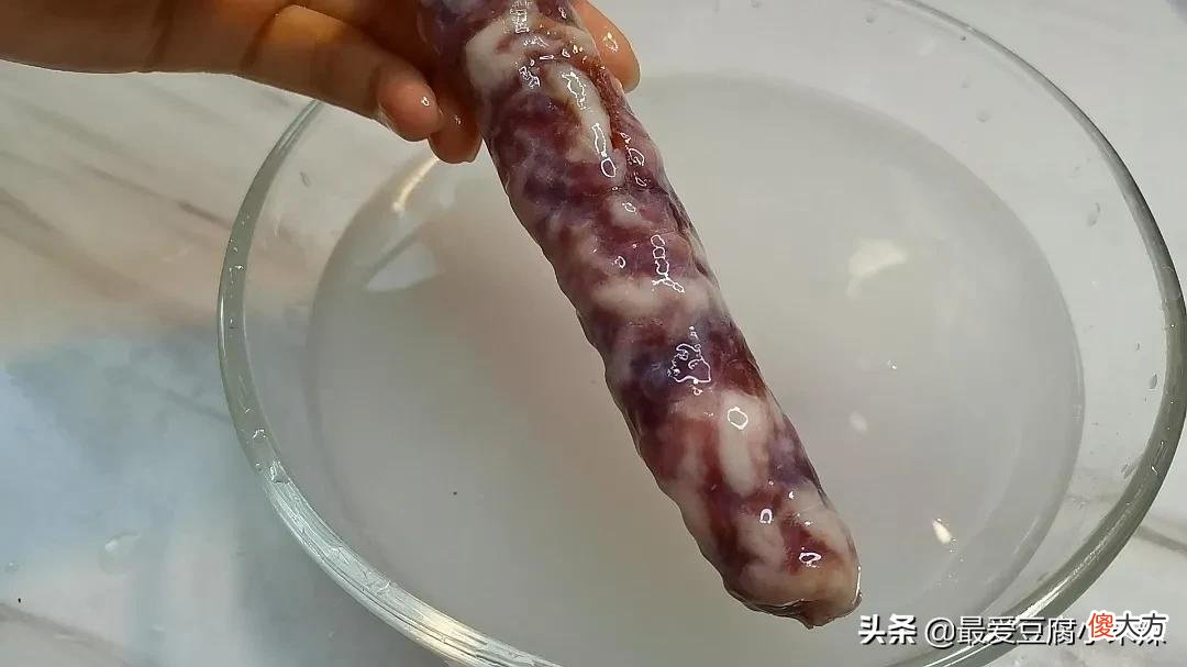 腊肠腊肉直接用水清洗就错了 腊肉腊肠怎么洗
