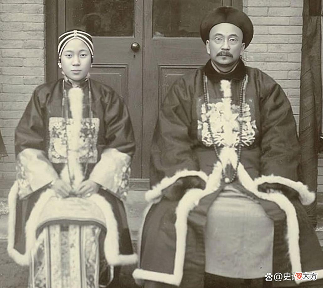 【历史故事】晚清老照片：尚书夫人丹唇外朗姿色天然，江上渔夫奋力撑杆划船！