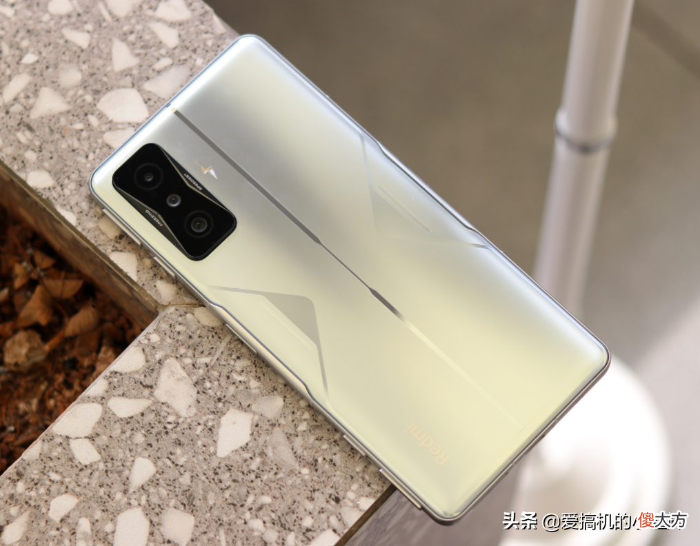买小米12还是红米K50电竞版 红米k50和小米12
