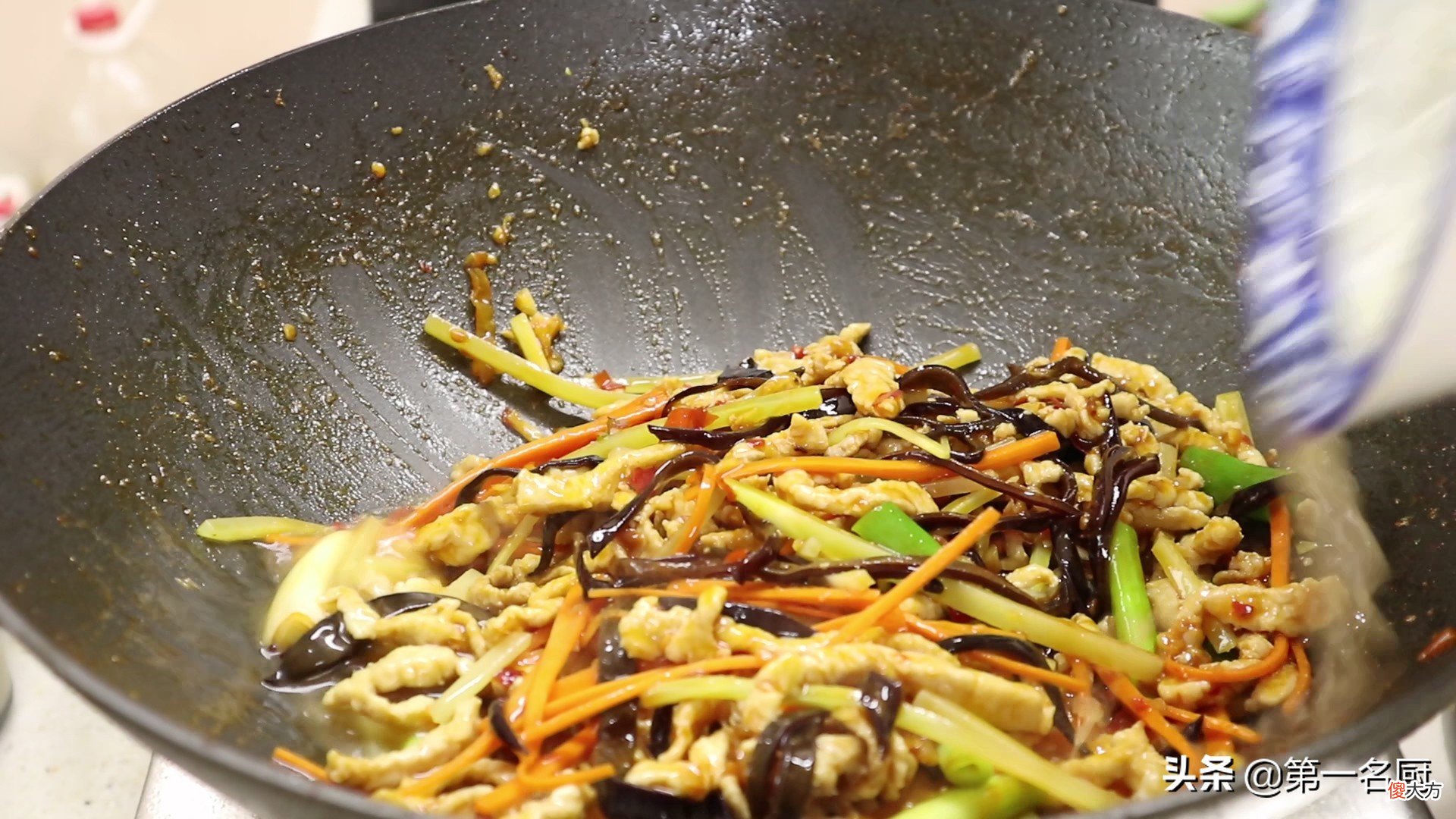这才是鱼香肉丝的家常做法 正宗的鱼香肉丝的家常做法