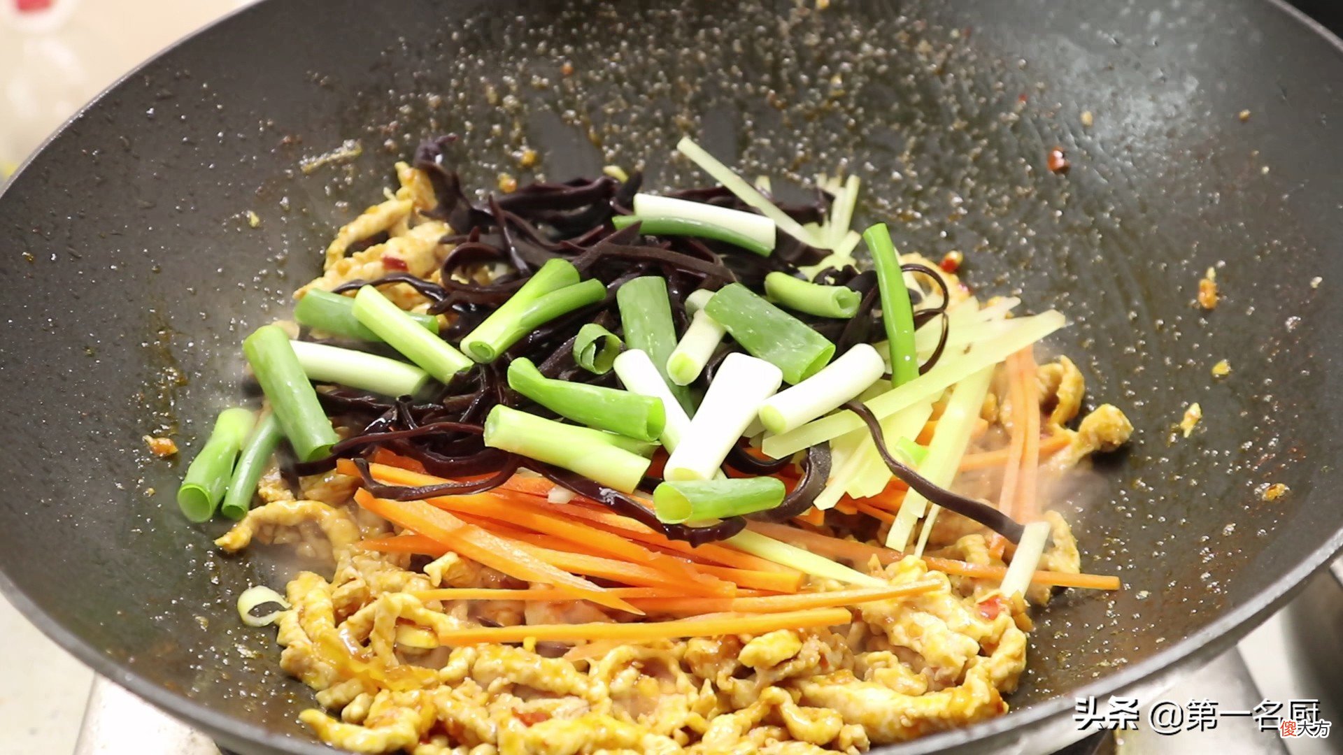 这才是鱼香肉丝的家常做法 正宗的鱼香肉丝的家常做法