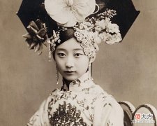 【爱历史】晚清最后的皇族格格:痴恋皇帝溥仪数十年,孤独一生在茅屋终老!