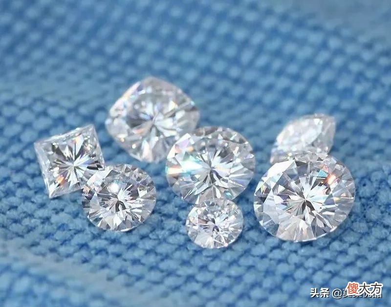 哪个跟天然钻石像 钻石像什么