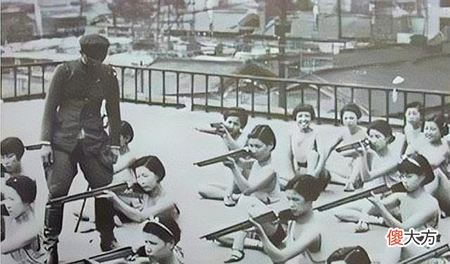 【爱历史】苏联逃兵和9个日本女战俘，逃往深山密林19年，结果生下了73个孩子