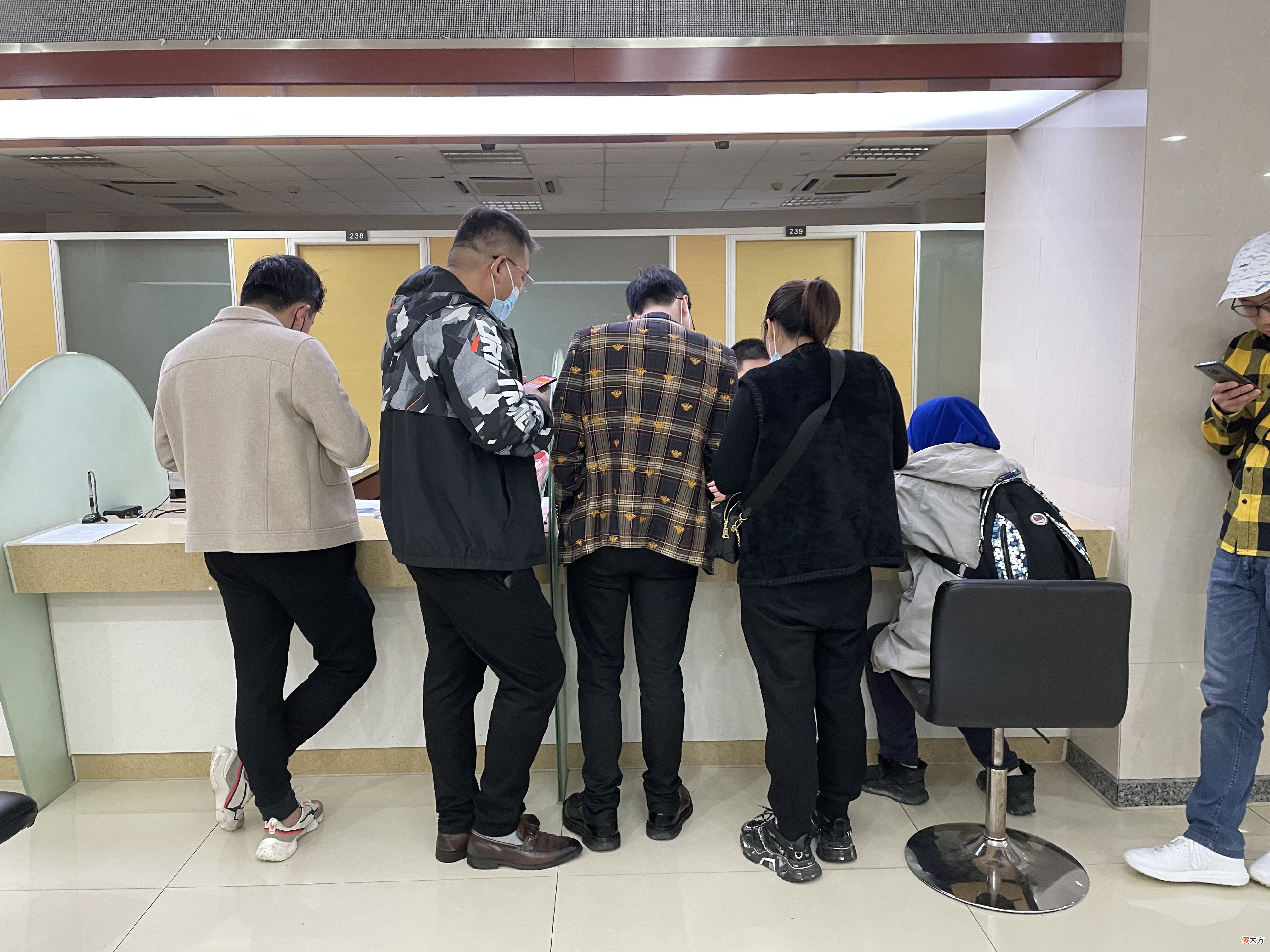 “冻”在银行卡里的义乌商人：洗钱的"锅"肯定不能让商户背