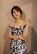【时尚一点】马伊琍身材太自信，穿一字裙瘦出“排骨胸”，“花瓶胯”亮了