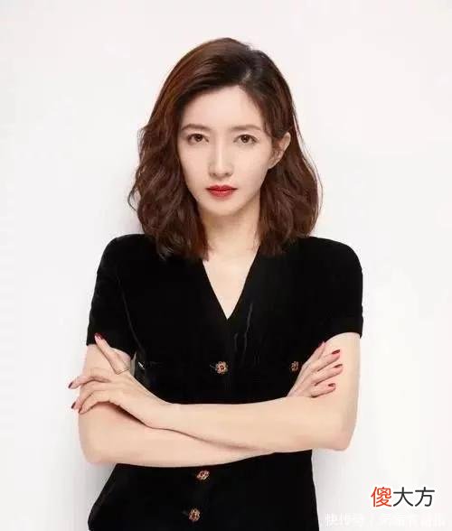 【就爱时尚】女人到中年就放弃“黑长直”吧，换这4种发型才洋气，阿姨变姐姐