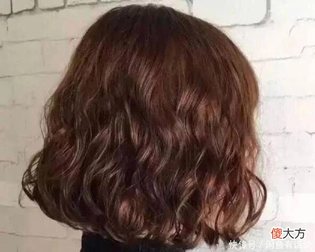【就爱时尚】女人到中年就放弃“黑长直”吧，换这4种发型才洋气，阿姨变姐姐