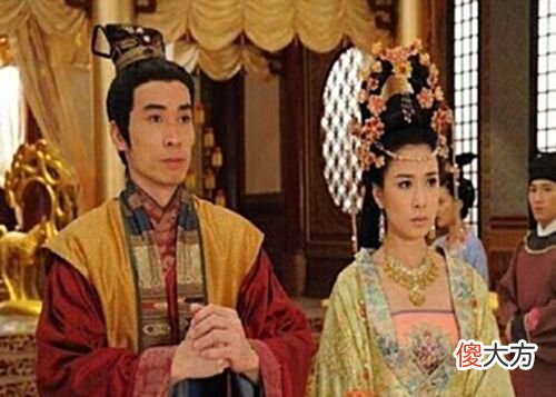 【历史故事】跟李世民齐名的千古名君，装疯卖傻36年，称帝后才知其大智若愚