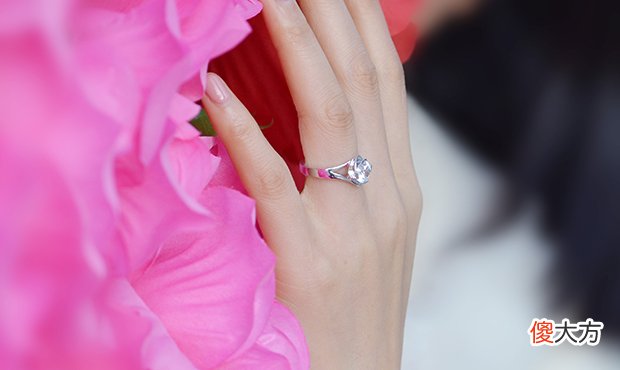 【就爱时尚】婚礼流程有哪些？钻石婚戒该准备在哪个环节？