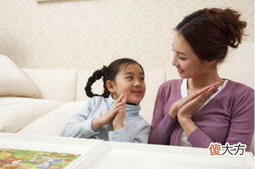 妈妈当儿子面换衣服，儿子一句话，让妈妈焦虑不已