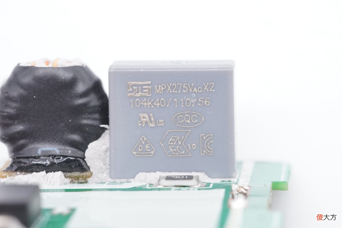 小米67W氮化镓小布丁充电器深度拆解 小米33w氮化镓充电器拆解