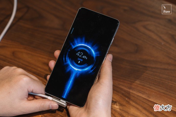 Redmi K50 电竞版首发体验：3299 元起售，能否焊上游戏手机的大门？