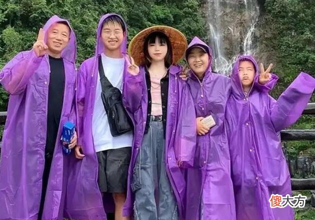 孙卓姐弟三人为卓妈准备节日礼物,孙海洋直呼:期待父亲节