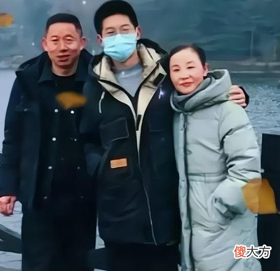 孙卓姐弟三人为卓妈准备节日礼物,孙海洋直呼:期待父亲节