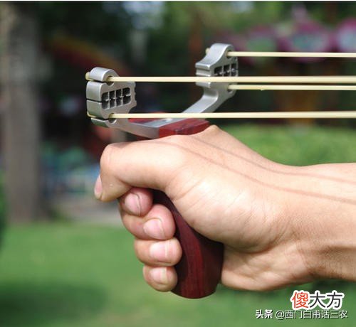 八十年代农村孩子最喜欢玩的弹弓 80后小时候玩的弹弓