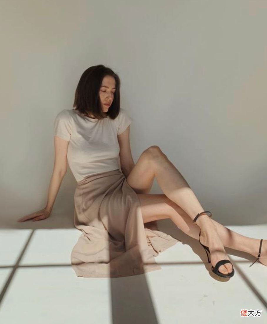 【时尚一点】不露腿的夏天怎么美？学国外潮人这么穿，让舒适和时髦都得到自由