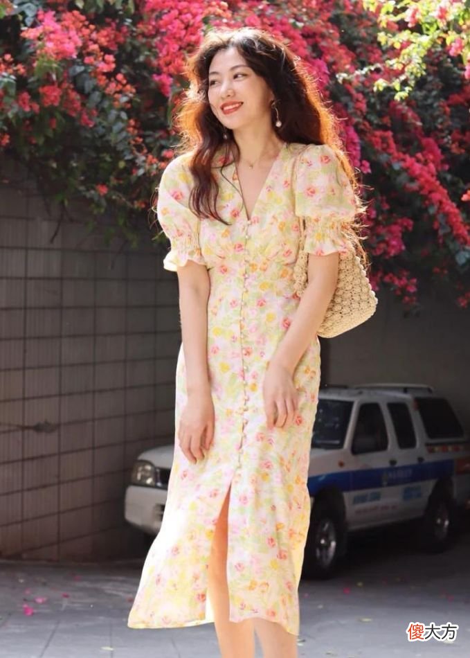【就爱时尚】有品位的女人，衣服买精不买多，有这3类基础款就够了，足够时髦