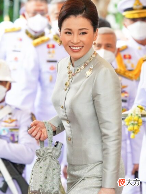 【就爱时尚】精美碧玺项链，金丝葫芦耳环，苏堤达解锁诗丽吉珍藏珠宝