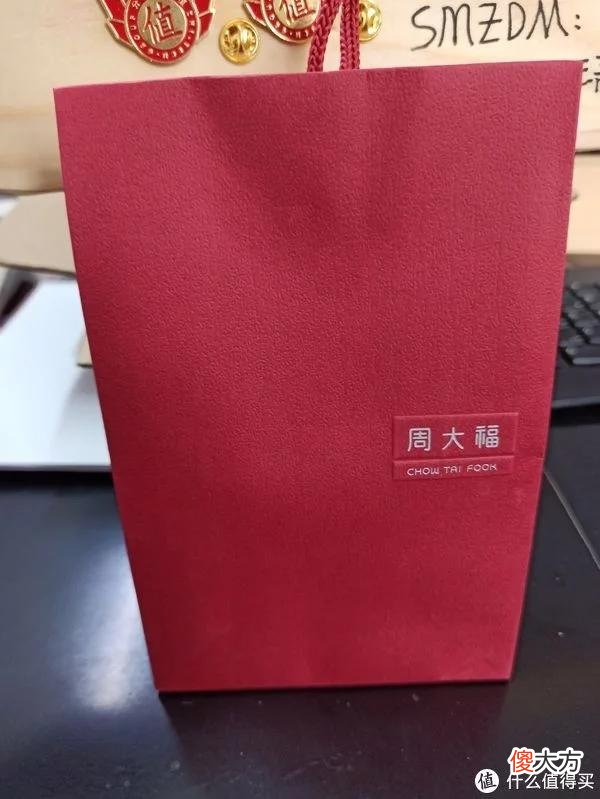 【就爱时尚】日常用品 篇七十八：5月，母亲节在京东上购买的周大福足金黄金耳钉到货开箱及同品类首饰分享。