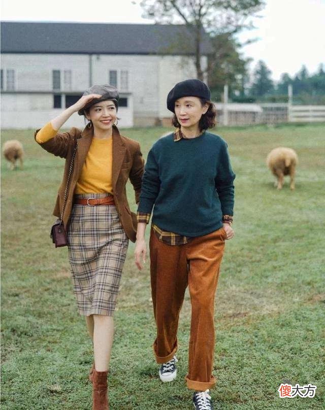 【就爱时尚】四五十岁的女人，上衣+下装怎么穿才时髦？记住这3个公式，很美