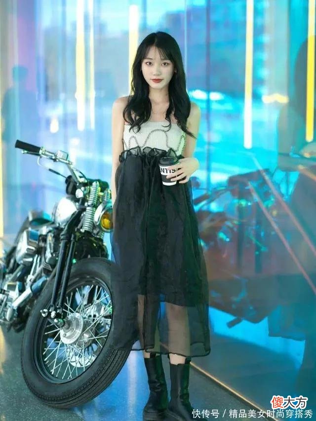 【时尚一点】入夏后不要穿得太“严实”，灵动俏皮的小吊带才是优雅女人的首选