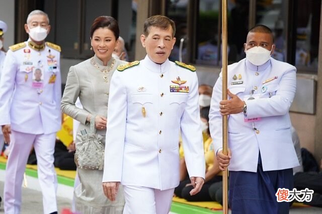 【就爱时尚】苏提达王后发髻高耸，气势非凡，没有了诗妮娜，终成全场焦点