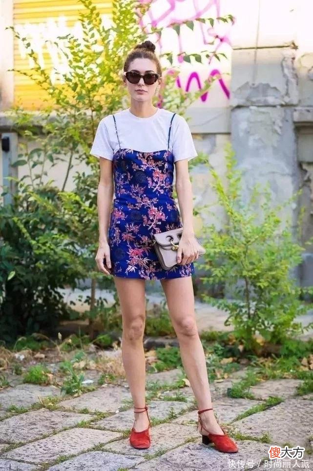 【就爱时尚】担心身材不够性感穿不了吊带裙？试试叠穿搭配，不挑身材还超时尚