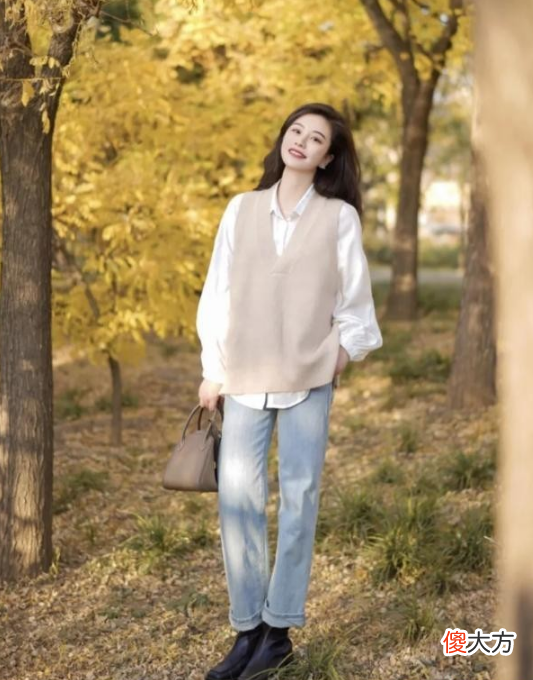 建议腿粗胯大的女生，选裤子时记住这几点，时髦显瘦还显腿长