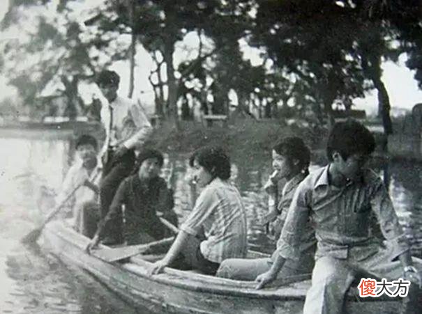 【爱历史】八十年代老照片，80后、80后父母的满满回忆，每一张都有故事