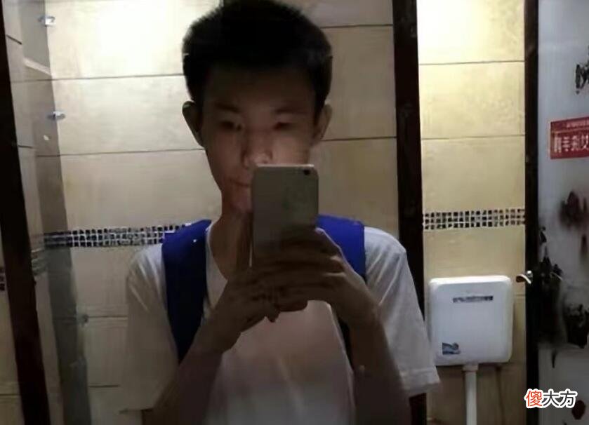 【游戏迷】张嘉文被队友破防，网友落井下石，粉丝：还得沫子豚豚比大小救场