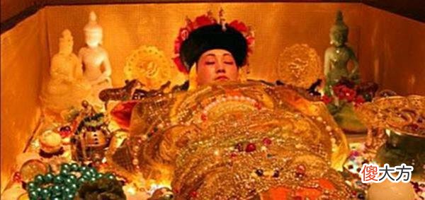 【历史故事】大盗孙殿英的后代如何？儿子成万人敬仰的大人物，名字你不会陌生