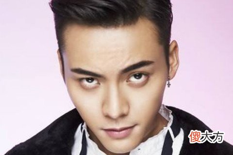 面相分析眉毛上扬的男人面相