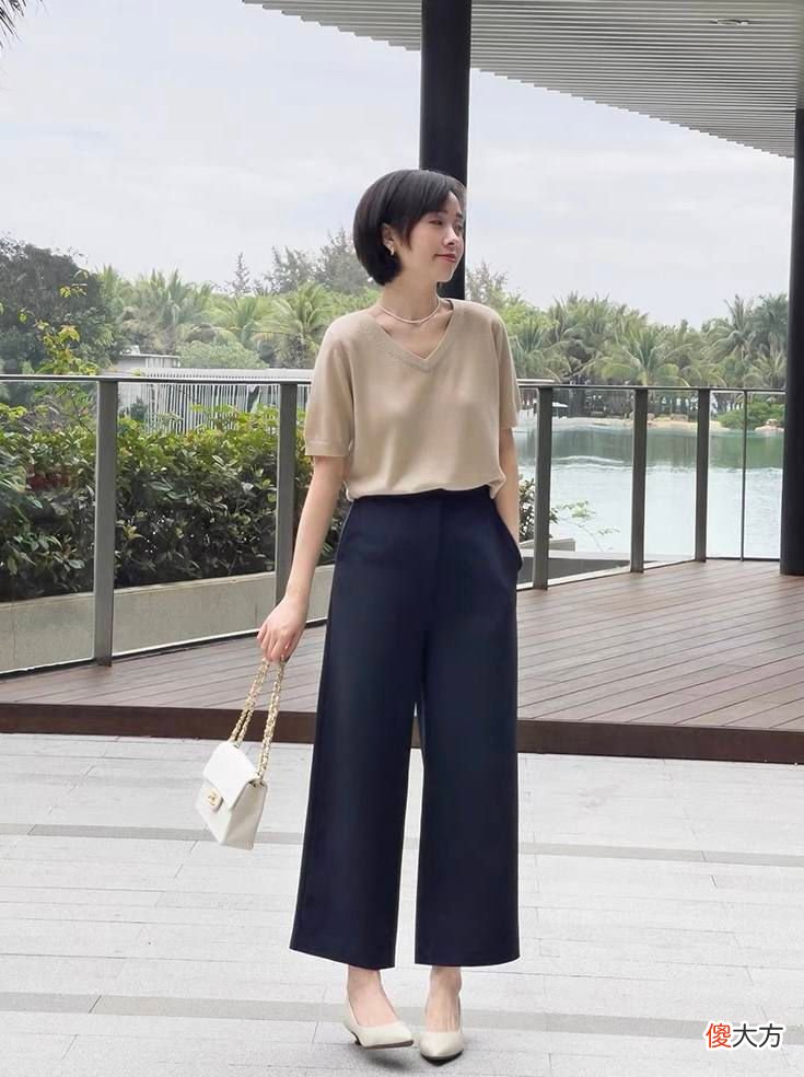 【时尚一点】四五十岁女人裤子别太长,现在流行3种“露踝裤”,时髦还显高
