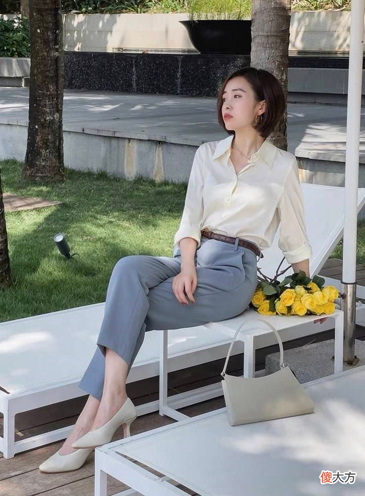 【时尚一点】四五十岁女人裤子别太长,现在流行3种“露踝裤”,时髦还显高