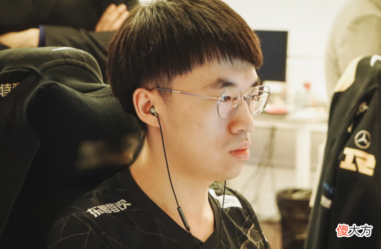 【游戏世界】RNG节奏刚消停，王多多解说MSI出事故，重提1557，Faker铁粉破防