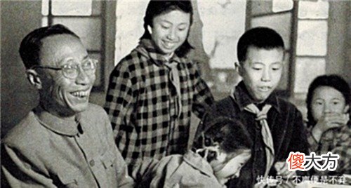 【爱历史】末代皇帝溥仪去世时，清朝已灭亡55年，他为何还能被葬入皇陵！