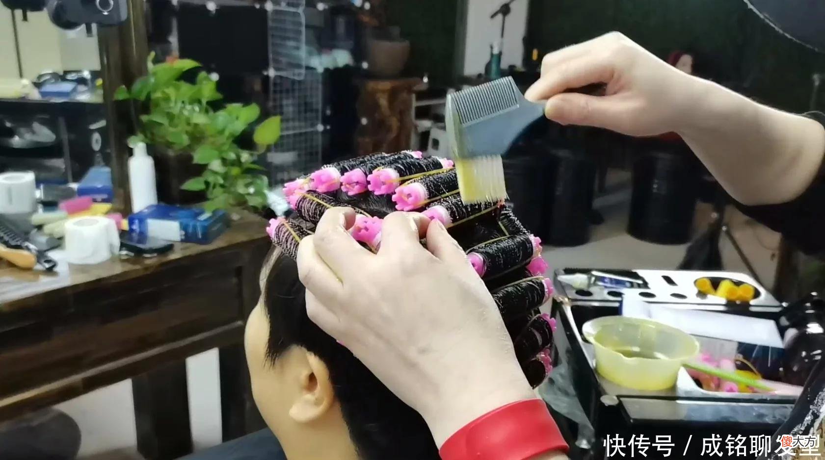 【就爱时尚】烫发时髦又洋气，如果不了解这3个危害的话，发质会越来越糟糕