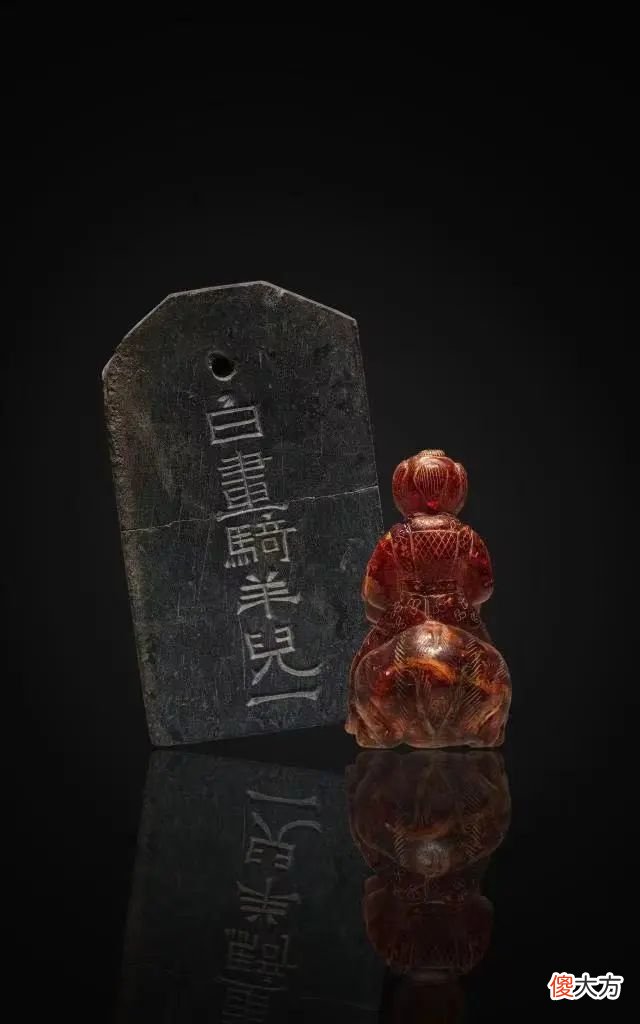 古代琥珀是可遇不可求的灵物，做成首饰晶莹似钻，美得荡气回肠