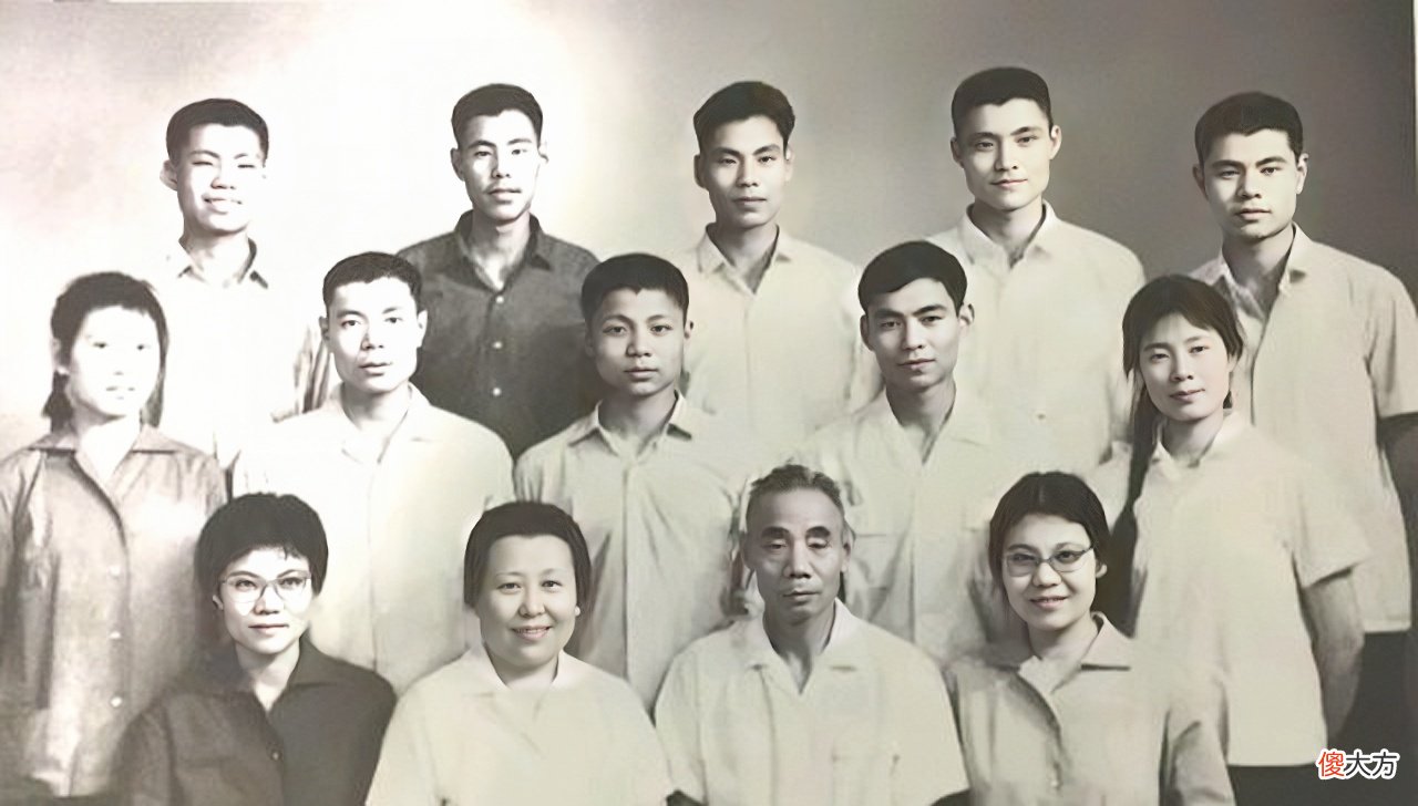 【历史故事】开国“福将”吴信泉，八子四女，儿子组建篮球队